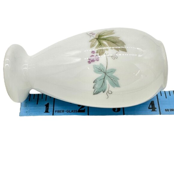 Vintage Ceramic Salt and Pepper Shakers White with Grape Vine Design Japan - Picture 5 of 7